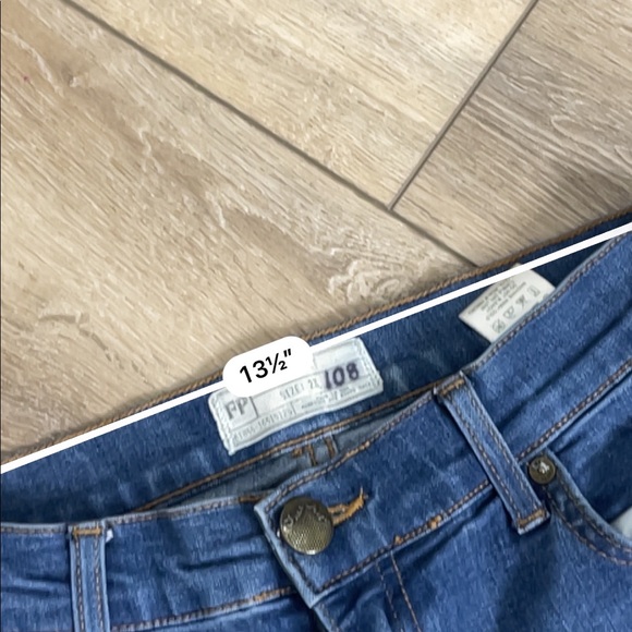 Free people just float on flare bell bottom jeans - Picture 3 of 5